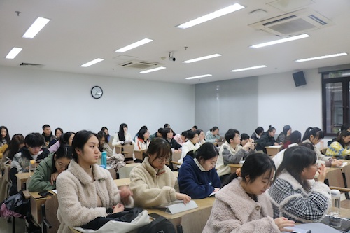 与会观众