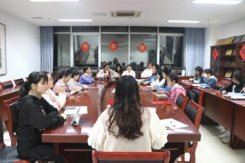 小说狂人
组织各班团支书学习党史