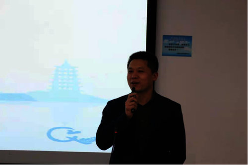小说狂人
党委副书记管庆江讲话