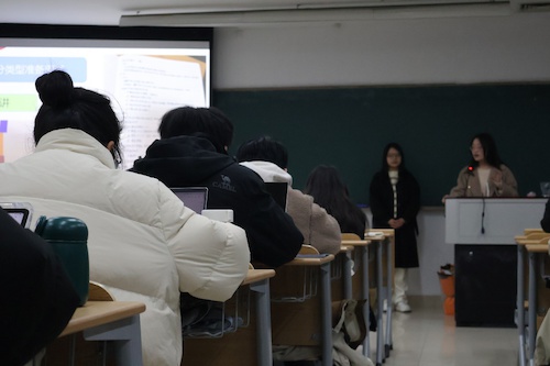 图1 仓前线下讲座实况